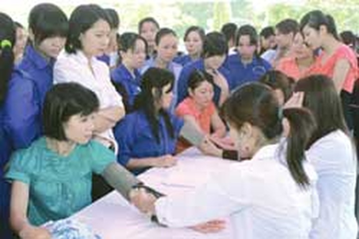 PM urges unions, enterprises to reduce number of strikes - 1