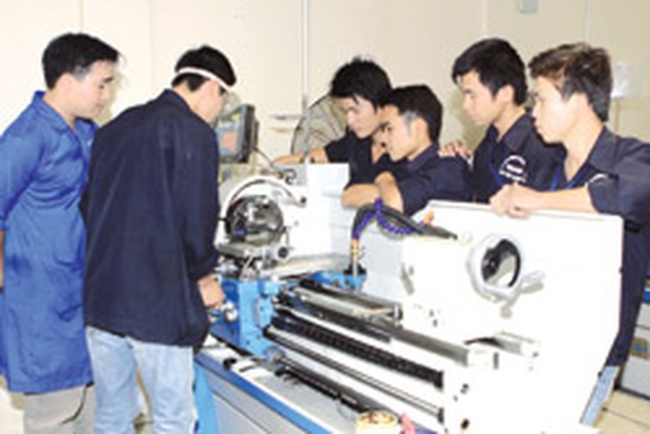 Vietnam acts on illegal guest workers - 1