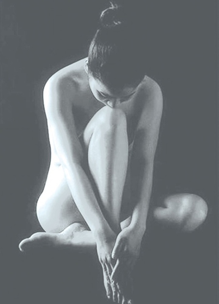 Photographer wins prestigious award for nude works - 1 Photographer wins prestigious award for nude works - 1