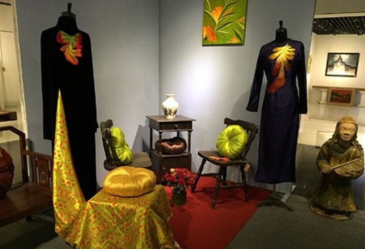 Art, handicraft fair opens in Hanoi - 1