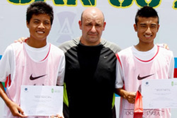 Youths win Aspire scholarships - 1