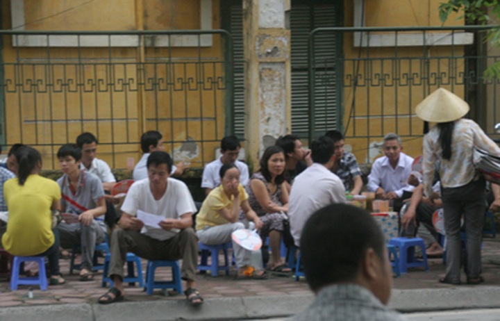 Services boom during university entrance exam period - 2 Services boom during university entrance exam period - 2