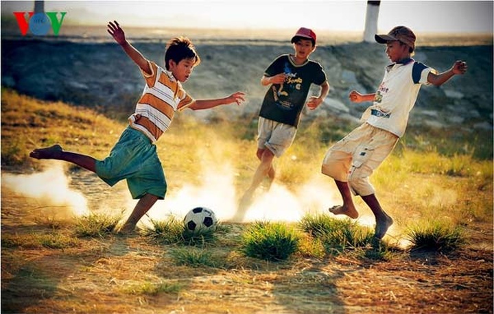 Afternoon football match at Tam Giang Lagoon - 1