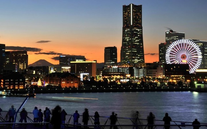 Japan recovery 'has paused', warns central bank - 1