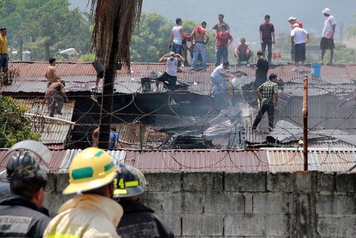 Thirteen dead in new Honduras prison fire - 1
