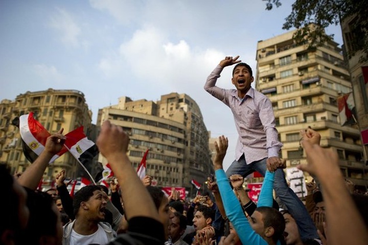 Cairo protesters insist army quit, reject new PM - 1
