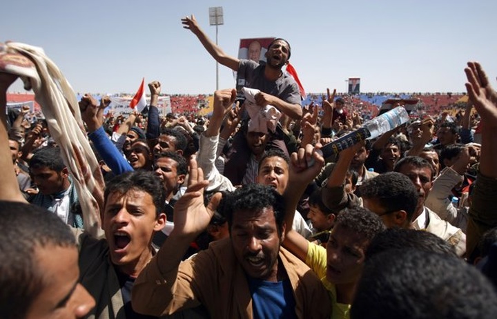 Yemenis vote as Saleh's 33-year rule ends - 1
