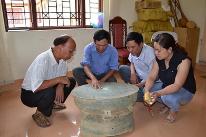 Ancient bronze drum found in Bac Kan - 1