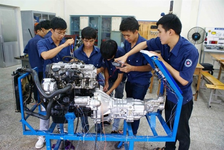 HCMC vocational schools struggle to enroll students - 1