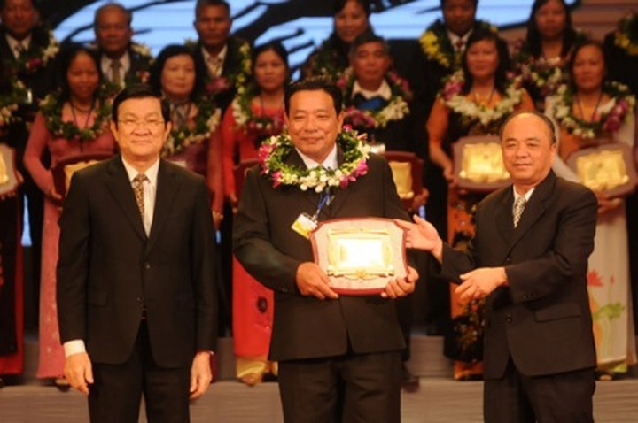 Vietnam honours most outstanding farmers - 1