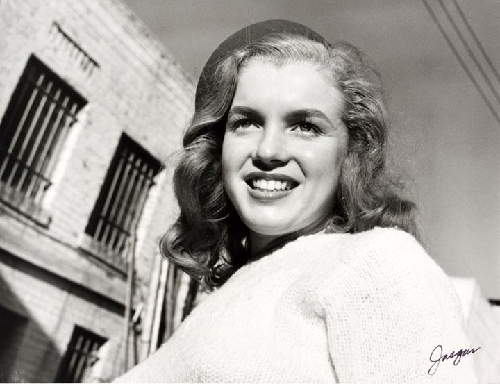 Marilyn photos, Gaga dress sold at LA auction - 1 Marilyn photos, Gaga dress sold at LA auction - 1