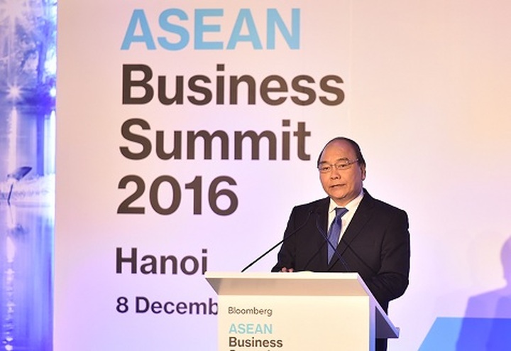 Vietnam welcomes all ASEAN and international enterprises: PM - 1
