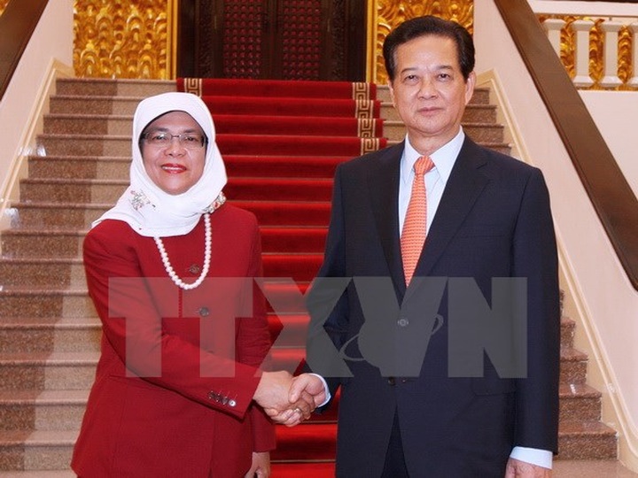 Leaders receive Singapore parliament speaker - 1