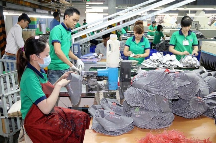 Southern provinces on the hunt for workers after Tet - 1