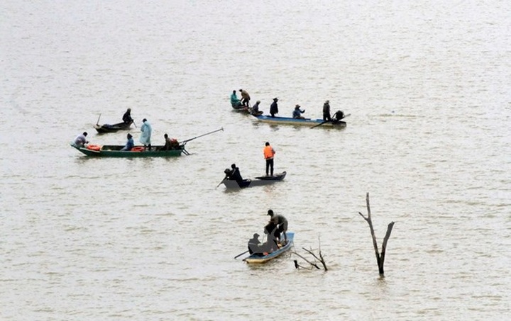Four died after boat capsizes in Binh Phuoc - 1