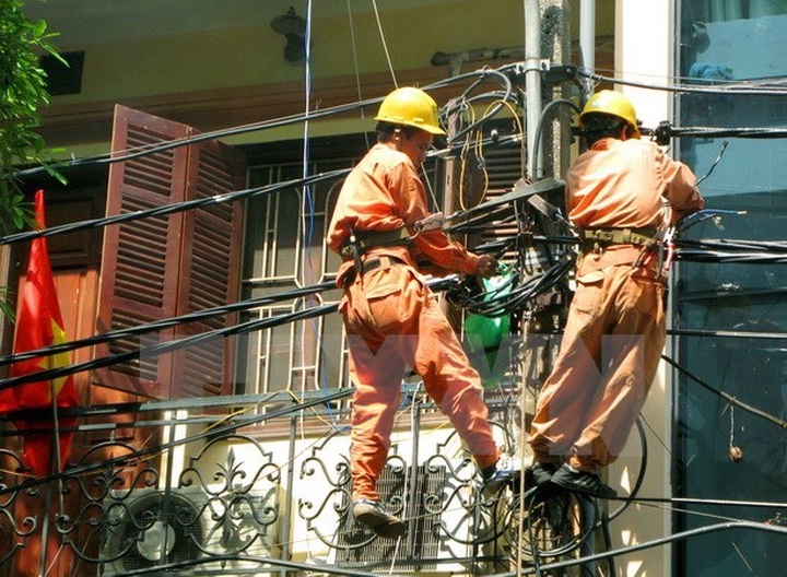 All power lines in HCM City to go underground by 2020 - 1