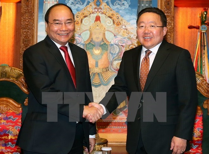 PM meets Mongolia President in Ulan Bator - 1