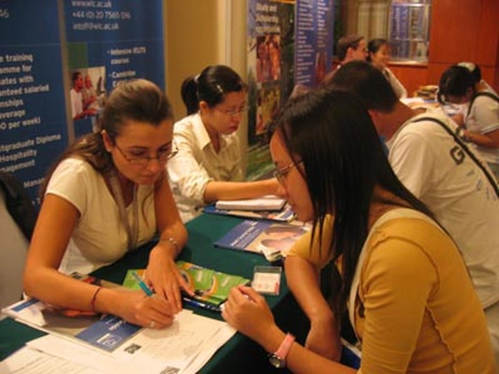 Study-abroad consultant regulations tightened - 1