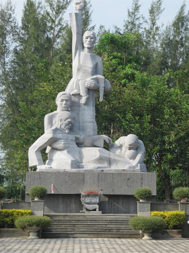 Central province marks the 50th anniversary of massacre - 1