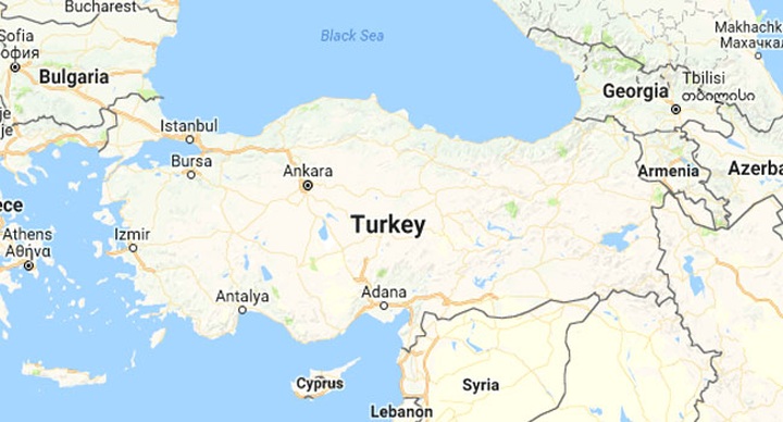 Minibus smuggling people into Turkey crashes, killing 11 - 1
