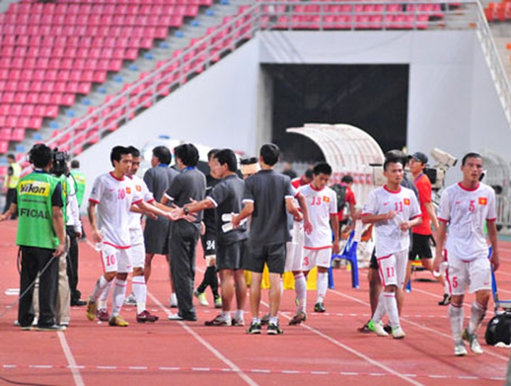 Vietnam drop second match of AFF Cup play - 1