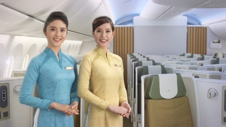 Vietnam Airlines pilots, attendants get wardrobe change - 1