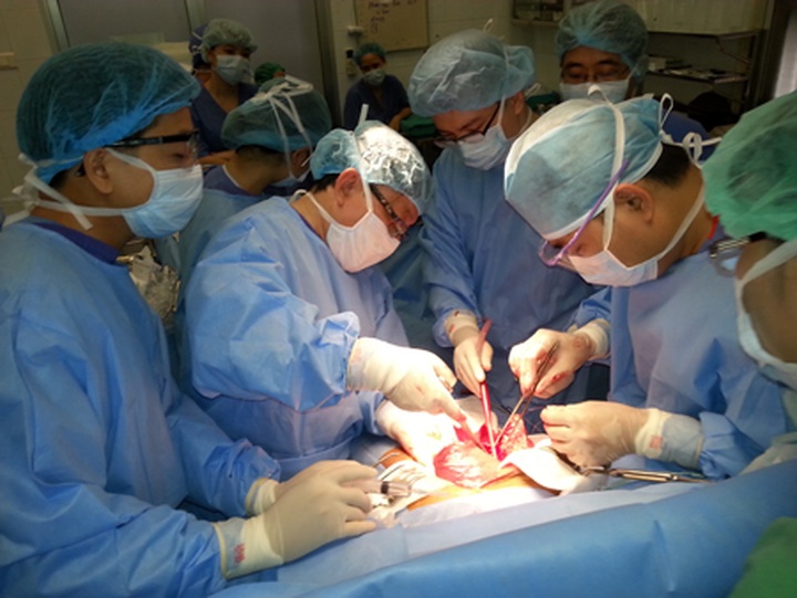 Liver surgery for war veteran Phan Huu Duoc - 1