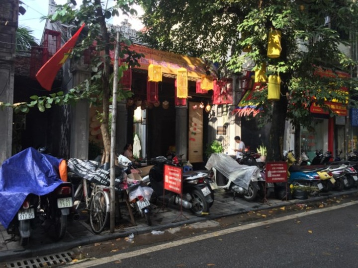 Historical sites used as parking lots - 3