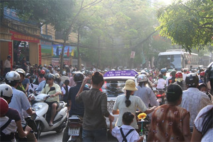 Work and school timetables remain controversial - 1