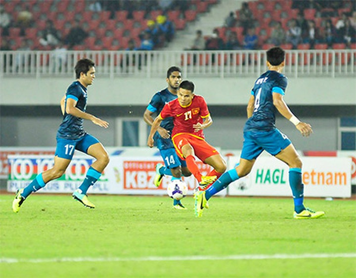 Singapore defeat Vietnam to top Group A - 1 Singapore defeat Vietnam to top Group A - 1