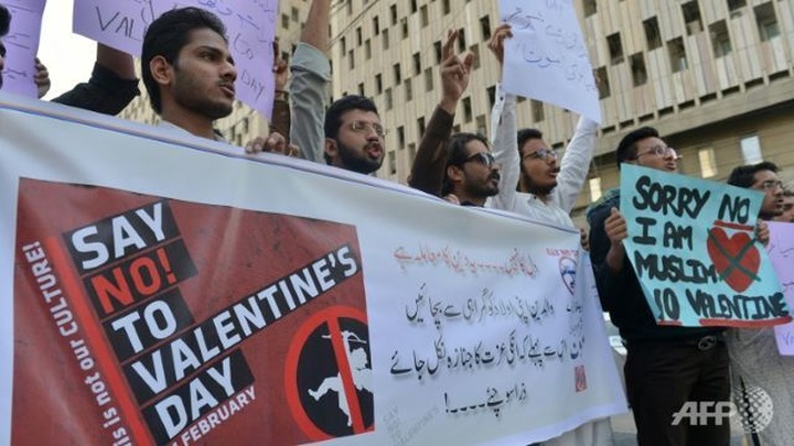 Valentine's Day gets chilly reception in parts of Asia - 1