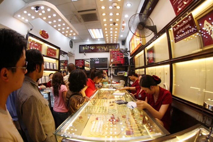 Investors keen on gold again - 1 Investors keen on gold again - 1