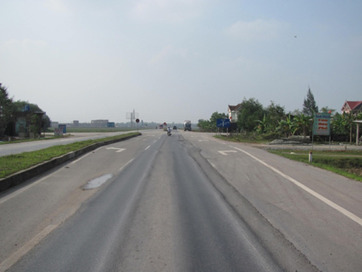 New road quickly deteriorating - 3