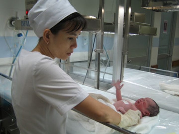 Vietnam among top 10 countries making the greatest strides in reducing newborn deaths - 1