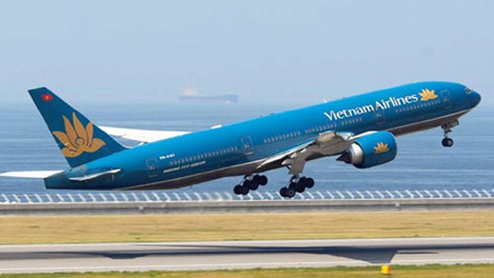 Vietnam Airlines changes flight schedule due to typhoon Hagupit - 1
