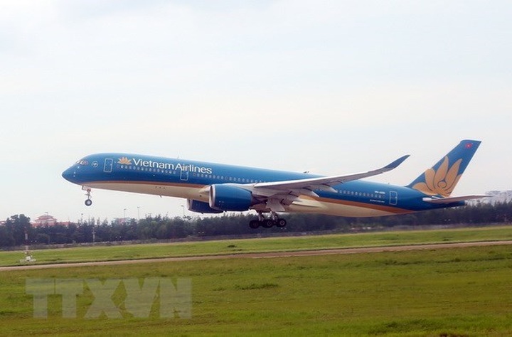 Vietnam Airlines adjusts flights in fear of super typhoon - 1