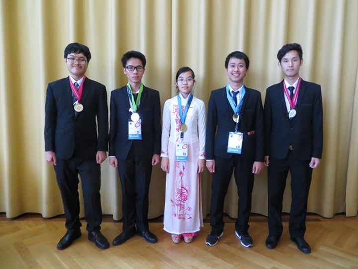 Vietnam wins gold medals at Int'l Physics Olympiad 2016 - 1 Vietnam wins gold medals at Int'l Physics Olympiad 2016 - 1