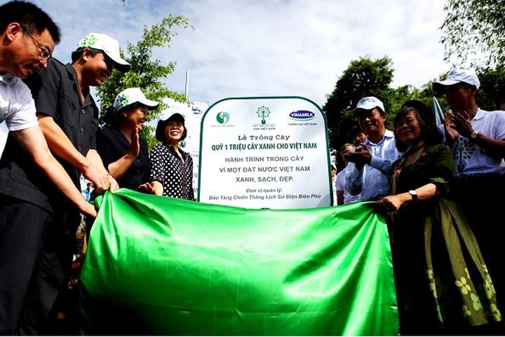 Fund helps grow trees around Dien Bien Phu - 1