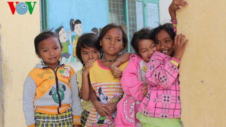 VND216 billion to support underprivileged children - 1