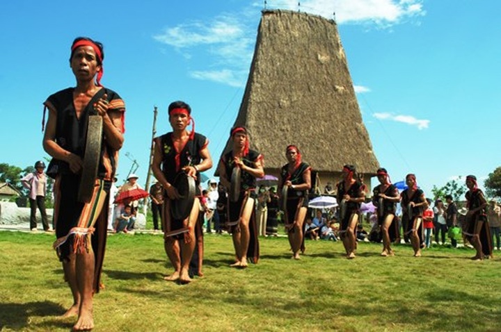 Festival bangs loud gong sound in Gia Lai province - 1