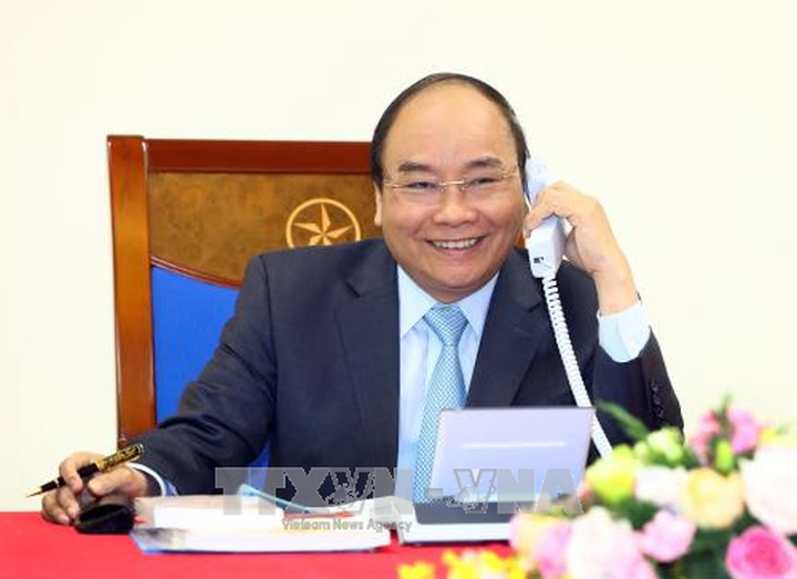 PM Phuc holds phone talk with Japanese counterpart - 1