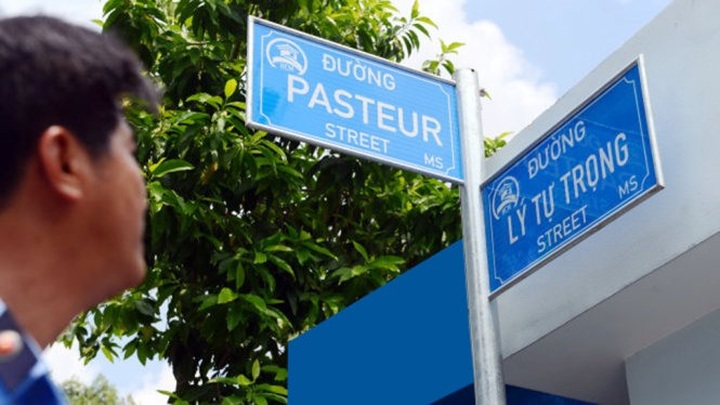 HCM City to use English on street signs - 1