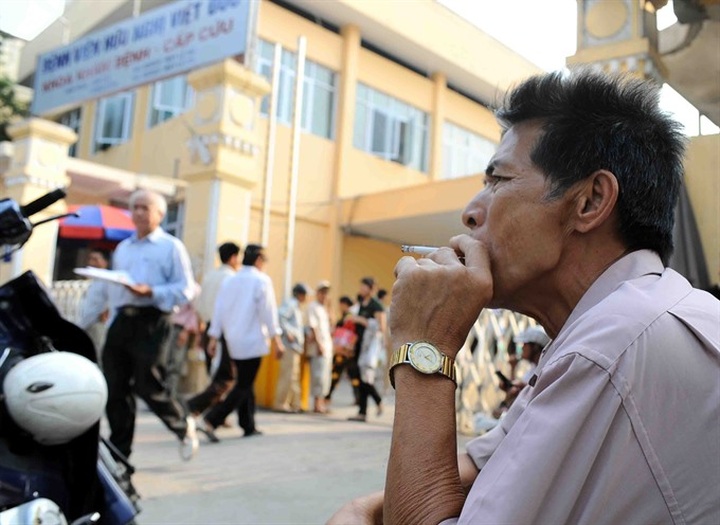 High content of coumarin in smuggled cigarettes raises risk of birth defects - 1 High content of coumarin in smuggled cigarettes raises risk of birth defects - 1