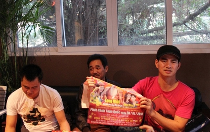 Comedy actors denounce counterfeit fraud - 1