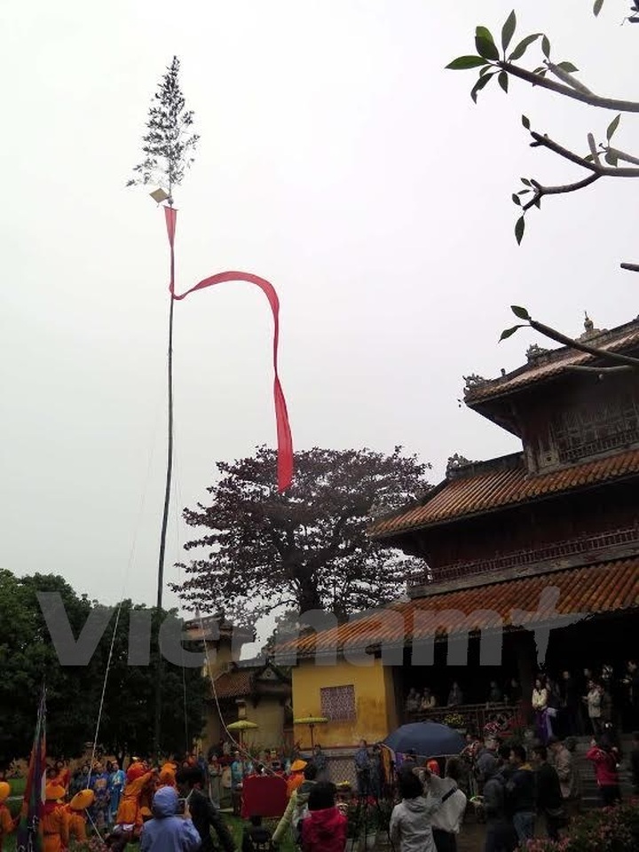 Hue re-enacts Neu pole erecting ceremony at Imperial Citadel - 3