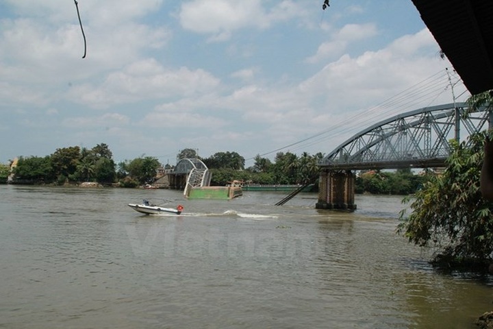 Special taskforce set up to deal with bridge collapse - 1