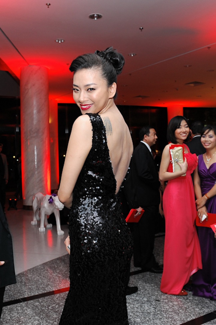 Ngo Thanh Van crowned at fashion industry award show - 10 Ngo Thanh Van crowned at fashion industry award show - 10