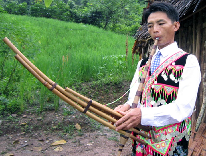 One man's passion to preserve the Mong 'panflute' - 1