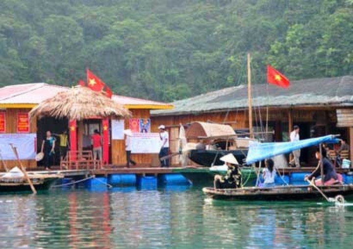 Floating village tries eco-tourism - 1 Floating village tries eco-tourism - 1