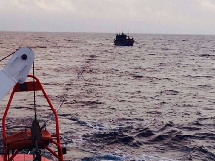 Nine Vietnamese fishermen rescued off Vung Tau coast - 1 Nine Vietnamese fishermen rescued off Vung Tau coast - 1